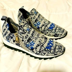 DKNY” Like NEW  Tennis Athletics Size 6.5 / 7